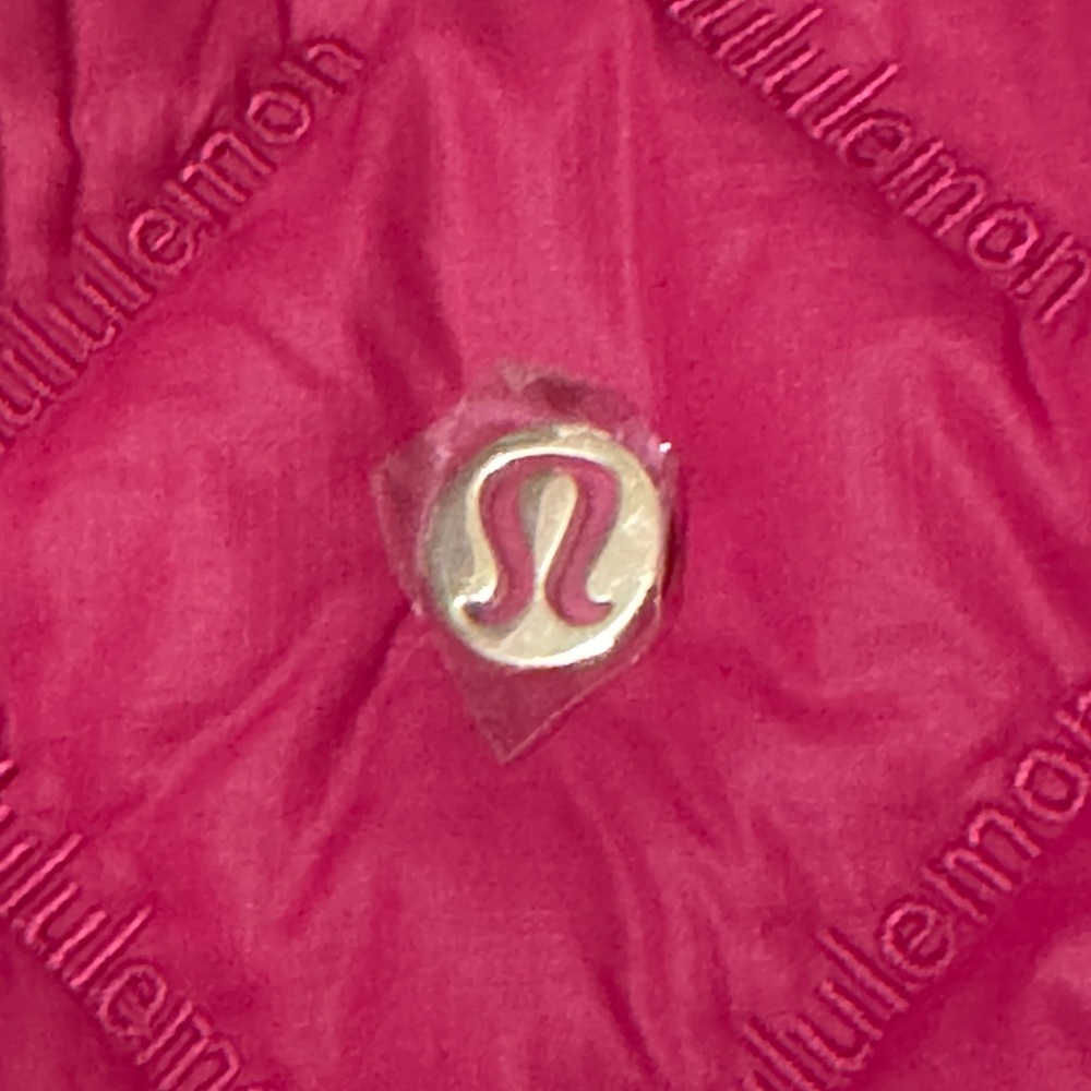 Lululemon Quilty Pleasures Shoulder Bag. NWT! - Picture 3 of 4